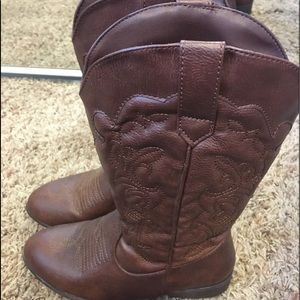 cowboy/cowgirl boots